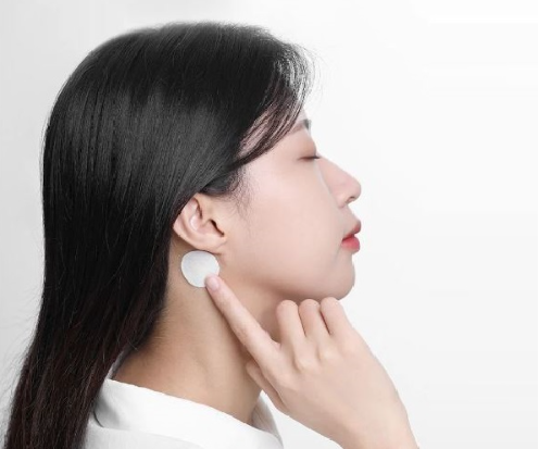 Sử dụng hoặc miếng dán chống say xe