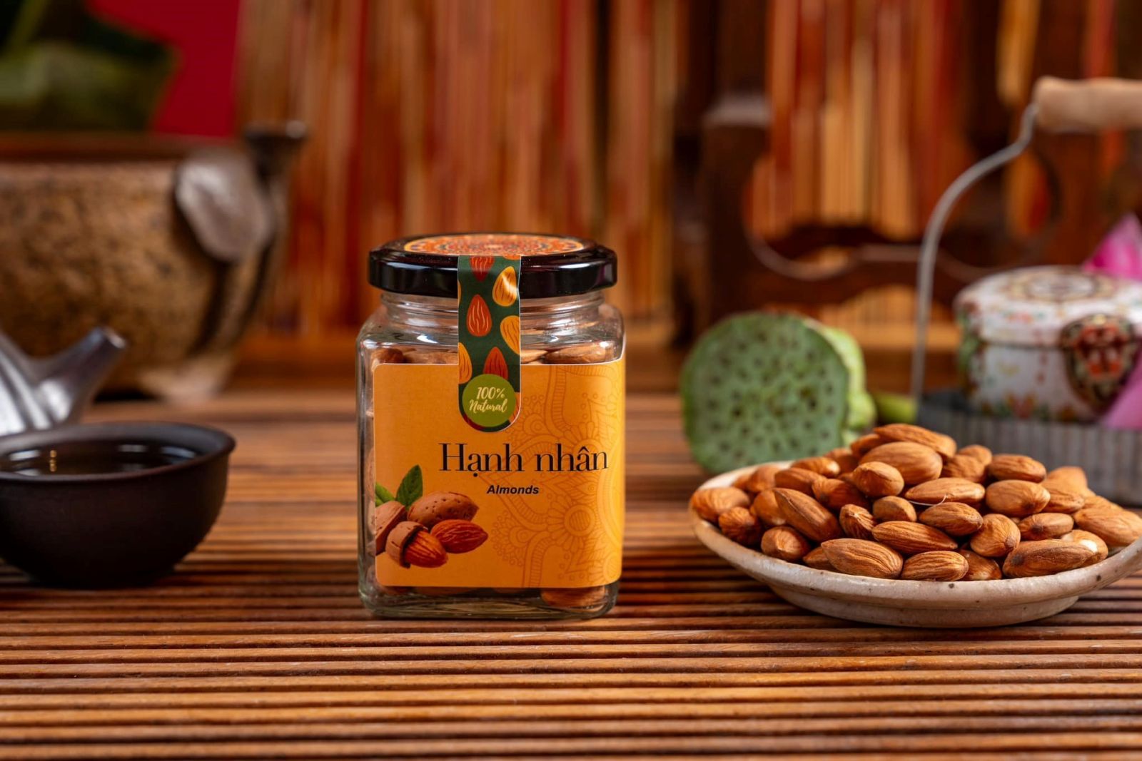 Hạt óc chó và hạt hạnh nhân Hạt óc chó và hạt hạnh nhân