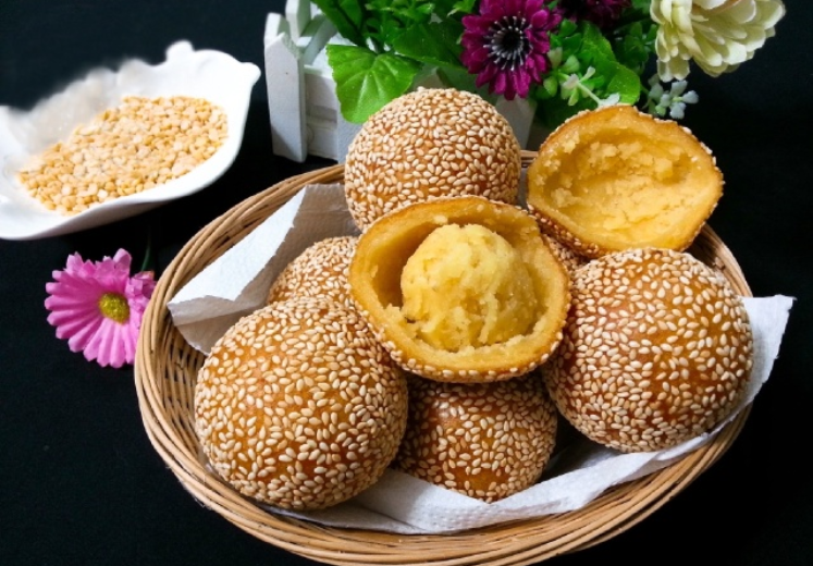 Bánh rán lúc lắc là món ăn đặc biệt của Hà Nội Bánh rán lúc lắc là món ăn đặc biệt của Hà Nội
